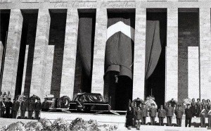 Atatürk'ün naaşı Anıtkabir de 