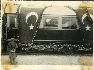 Atatürk'ün naaşını İzmit'ten Ankara'ya götüren tren 2 