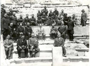 13 Nisan 1934 Atatürk ve beraberindekiler Bergama ziyaretinde