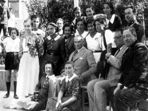 1934  Ankara Kız lisesi öğrencileri ile Gazi Orman Çiftliği'nde